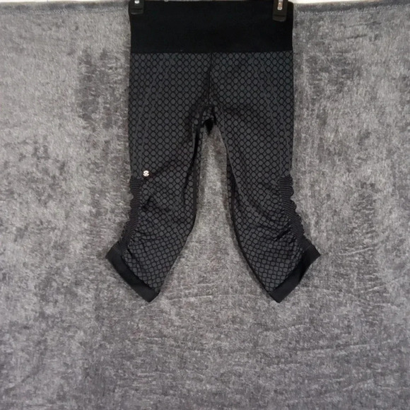 Lululemon in the flow crop 11 yoga pants Heather coal black Ruched sz - Picture 3 of 5